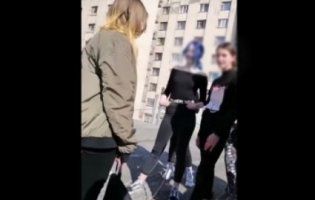 У Хмельницькому школярки стали в чергу, щоб бити ровесницю (відео)