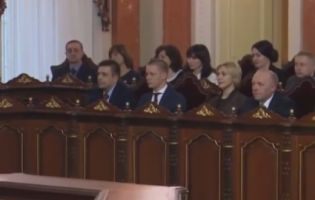 Порошенко призначив 38 суддів Антикорупційного суду