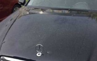 На Дніпропетровщині екс-боєць АТО розбив кувалдою більше 20 авто (фото)