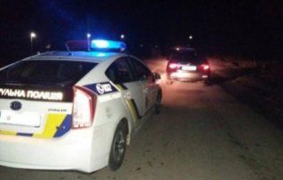 Стріляли по колесах: на Рівненщині затримали водія-хулігана