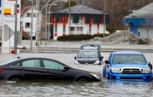 Прорвало льодовий корок: місто опинилося під водою (відео)