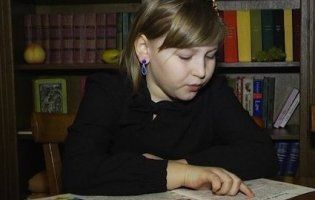 «Казки на шафі»: 8-річна з Рівненщини написала книжку у 8 років (відео)