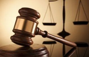 Директор гімназії піде під суд