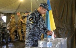 На Донбасі військові майже однаково підтримали Зеленського і Порошенка
