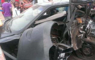 У Нігерії поліцейське авто в’їхало в юрму дітей – 11 жертв