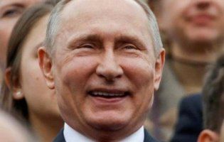 «Казковий довбо***»:  росіян штрафують за образу Путіна у соцмережах (відео)