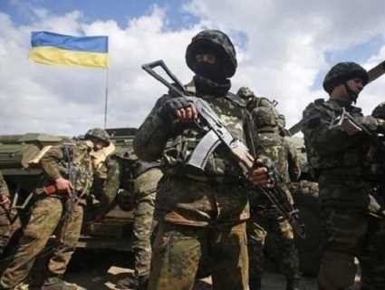 На передовій солдат отримуватиме тисячу євро, полковник - 2,5 тисячі, - радник Зеленського (відео)