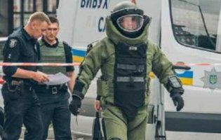 У Києві замінували Кабмін, Верховну Раду і вокзали: людей евакуюють