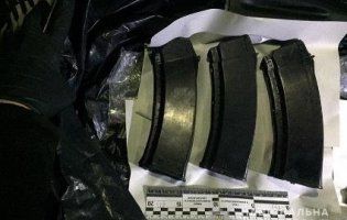 На Донеччині 18-річний хлопець знайшов заховані гранатомети та автомати (фото)