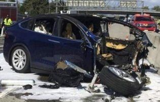 Інженера Apple вбив автопілот електромобіля Tesla