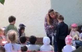 Вихователька примусила 5-річну дитину ставати на коліна та цілувати землю (відео)