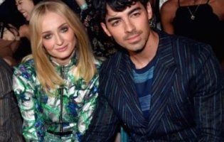 Зірка «Гри престолів» вийшла заміж: шлюбну церемонію провів двійник Елвіса Преслі (відео)