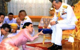 Король Таїланду оженився на генералі власної охорони