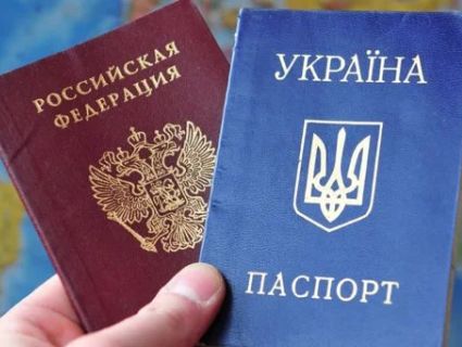 В окупованому Донецьку вишикувалися черги по російські паспорти (фото)