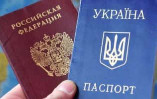 В окупованому Донецьку вишикувалися черги по російські паспорти (фото)