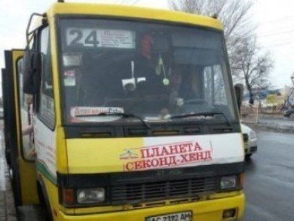 У Луцьку водій вигнав дитину з маршрутки на дощ