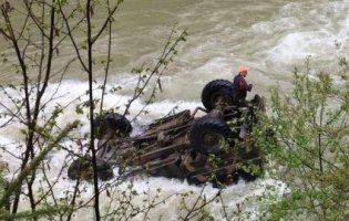Трагедія на Прикарпатті: водій вантажівки, яка впала в річку, був пяний