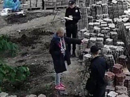 Відстоювала зелену зону: в Одесі активістку облили фекаліями