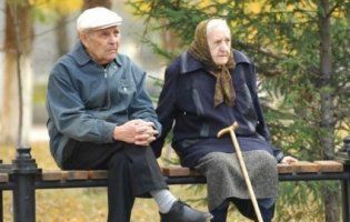 Волинських пенсіонерів переводять на електронні посвідчення