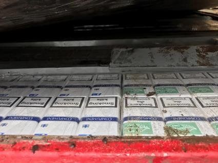 Зробив подвійне дно та намагався вивезти за кордон понад 11 тисяч пачок цигарок (фото)
