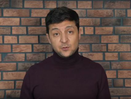 «Президент-ютубер»: Зеленський спілкуватиметься з народом через відеопетиції (відео)