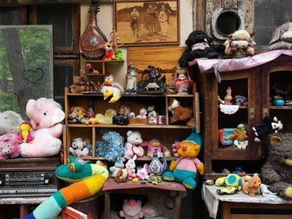 «Дворик загублених іграшок»: у Львові мають свій аналог Острова покинутих ляльок (відео)
