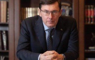 Луценко збирає голоси за відставку Луценка