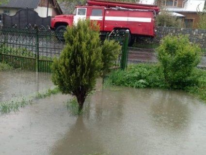 Під водою: на Франківщині затопило 300 дворів