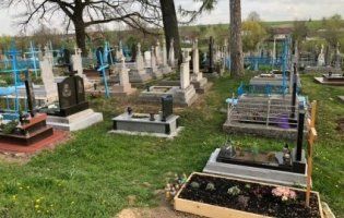 «Похоронна екологія», або як священик на Львівщині очистив цвинтар від пластику