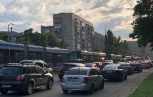 Швидкісний травмай у Києві злетів з рейок