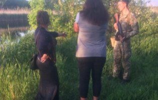 Двоє в човні: як на Луганщині жінки кордон перетинали