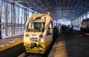 «Гроші зняли, а квиток не дали»: «Укрзалізниця» оскандалилася з експресом до Борисполя