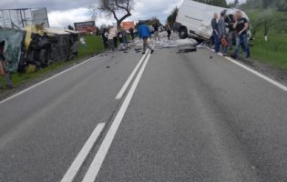 Величезна аварія в Польщі: є загиблий, десятки поранених (фото)