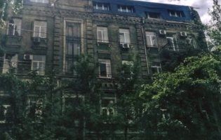 У Києві чоловік  намагався побудувати вісім квартир на горищі багатоповерхівки