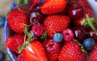 Які ягоди допомагають схуднути