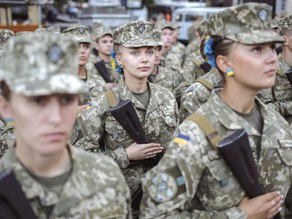 У Києві  водій маршрутки примусив дівчину-військовослужбовця забрати гроші за проїзд