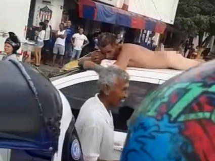 Жіноча помста: колумбійка прокатала голого зрадливця на даху машини (відео)