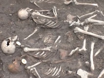 На Рівненщині знайшли 19 скелетів закатаваних політв’язнів (фото, відео)