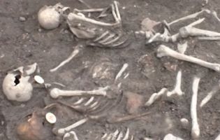На Рівненщині знайшли 19 скелетів закатаваних політв’язнів (фото, відео)