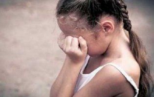 Чиновник-педофіл ґвалтував 5-річну племінницю і знімав все на відео