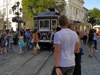 У Львові пройшов парад старовинних трамваїв (відео)