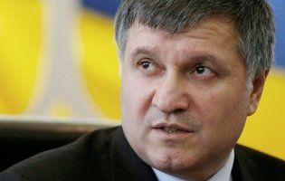 «На вихід!»: українці вимагають негайної відставки Арсена Авакова