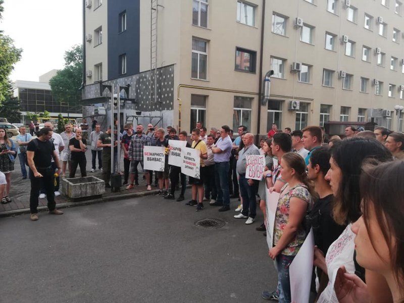 «Вбивці мають бути покарані»: у Луцьку протести біля поліцейського главку (фото)