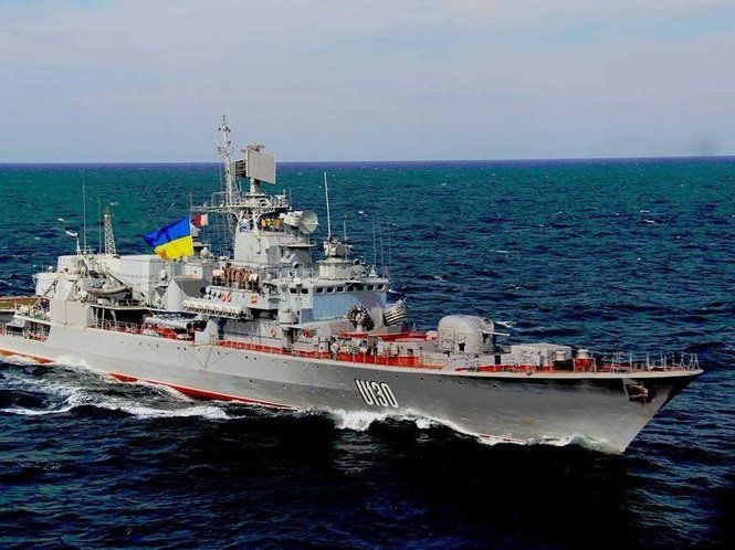 Українські військові відпустили російський корабель, який зайшов у територіальні води (фото)