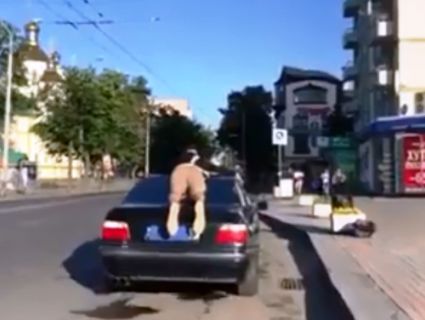 У Рівному блогер «дражнить» поліцію їздою на даху BMW (відео)