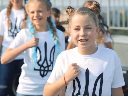 «У стилі рок»: оновлений Гімн України у виконанні дітей зібрав сотні тисяч переглядів (відео)