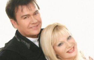 Гала-концерт замість парламенту: Білоножки ідуть на вибори (відео)