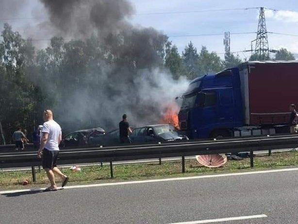 Українець героїчно врятував двох дітей і двох жінок із палаючих авто у Польщі (фото)