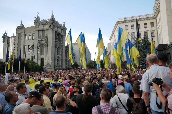 На мітингу під АП у Києві виник конфлікт (фото, відео)