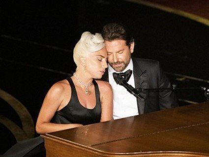 Леді Гага брудно вилаялася на запитання про стосунки з Бредлі Купером (відео)